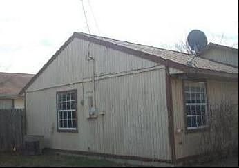 2nd image of 2610 Alamo Trl