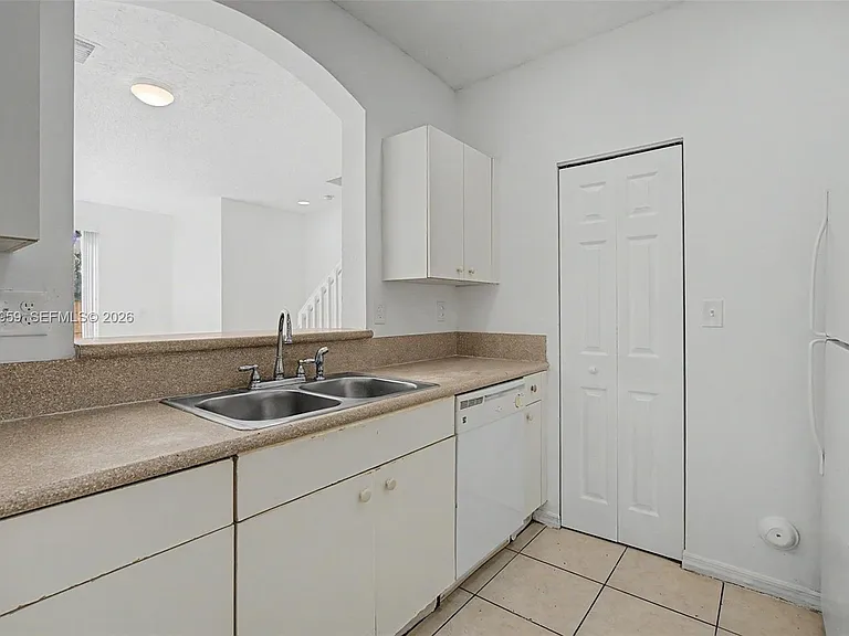975 NE 42nd Ter #975 — Photo 10
