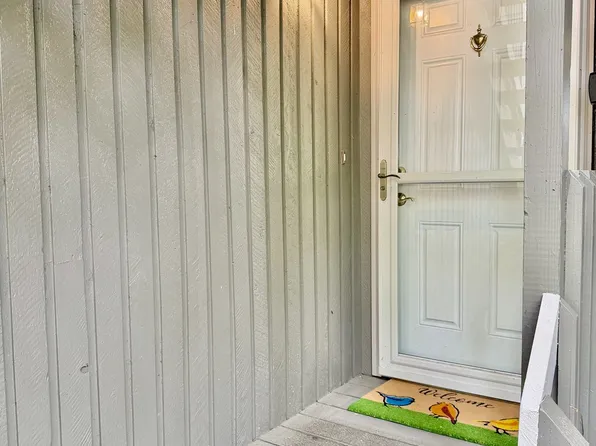 44 Eagle Crest Dr, Lake Oswego, OR 97035