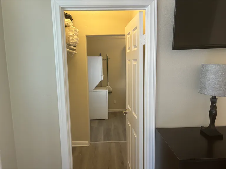 168 Yosemite Ave #B — Photo 8