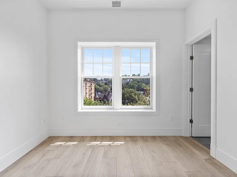 1578 Beacon St #302 — Photo 13