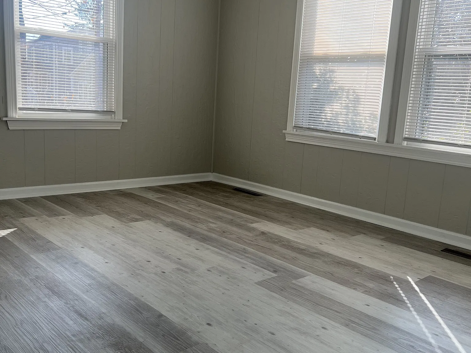 328 Lyons Avenue - 1 — Photo 4
