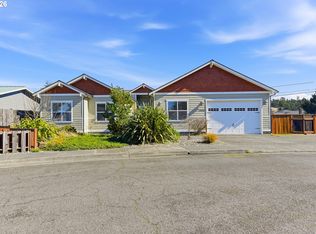 1400 Holloway Mews, Coos Bay, OR 97420