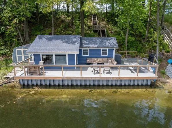 2687 W Selkirk Lake Dr, Shelbyville, MI 49344