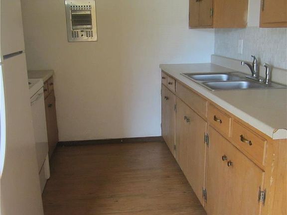 4th image of 552 E North 18th St