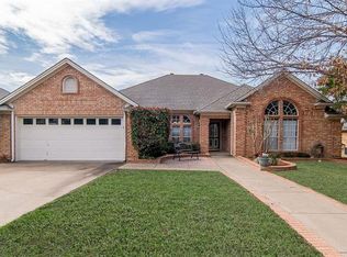 7029 Spanish Oaks Dr, North Richland Hills, TX 76182