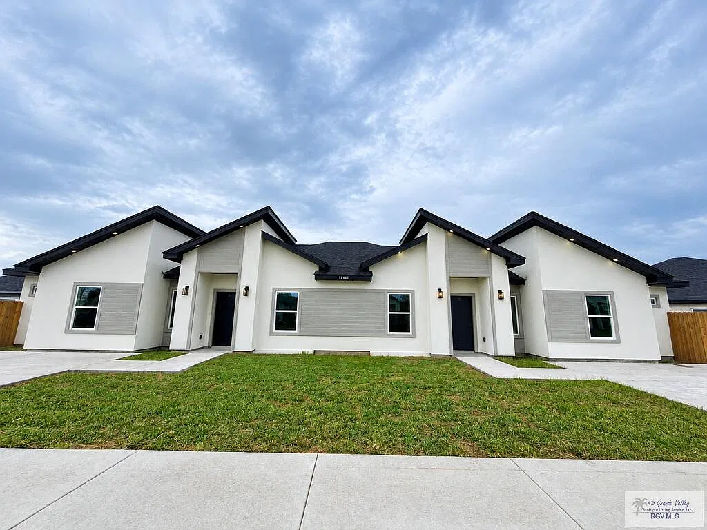 3 bed, 2.0 bath, 1123 sqft, $1,900 — Photo 1