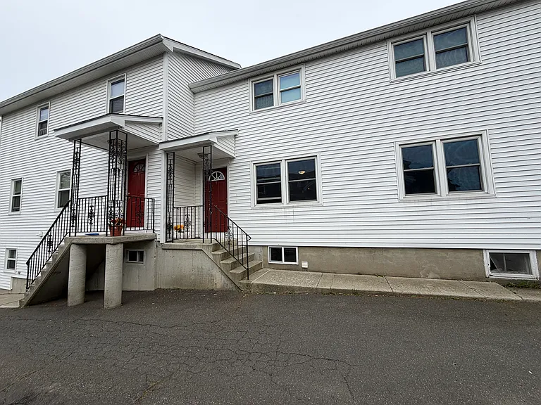 50 Lincoln Ave #1-R — Photo 1