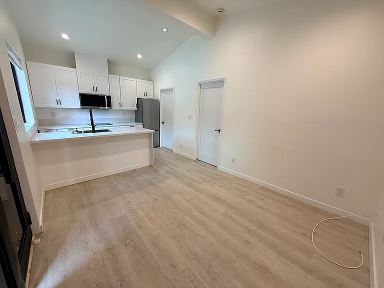 8111 Clemens Ave — Photo 10