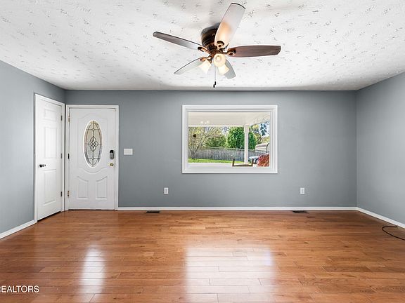 4th image of 504 Western Dr