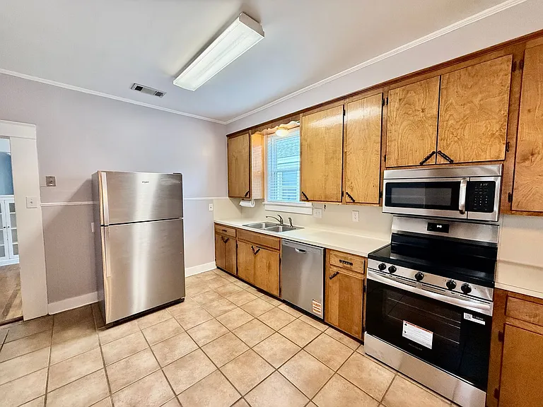 413 Edison St — Photo 6
