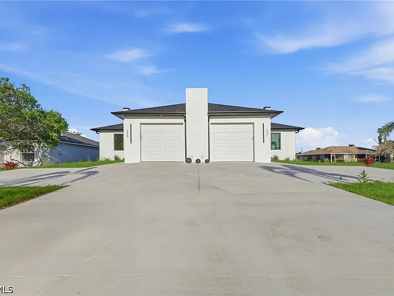 3629 SW Santa Barbara Pl — Photo 1
