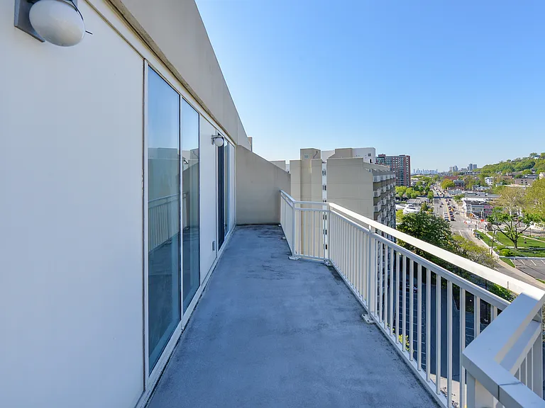 1077 River Rd #Penthouse 6 — Photo 17