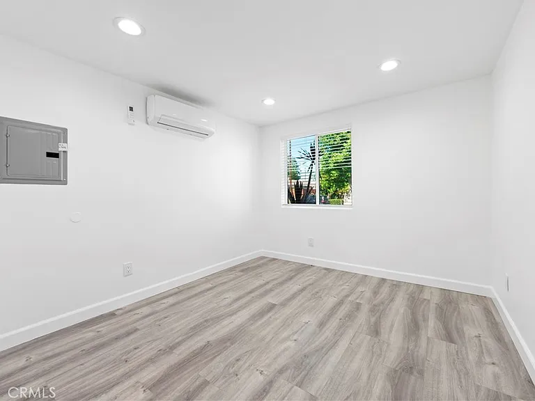 8847 Debra Ave — Photo 11