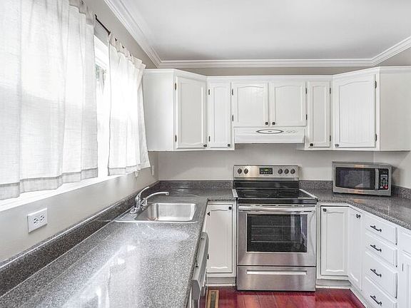 5th image of 128 Kings Mill Dr