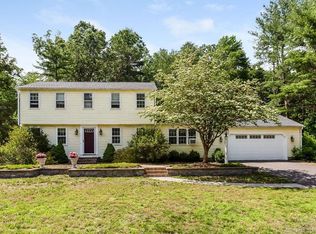 26 Fawn Dr, Granby, CT 06035