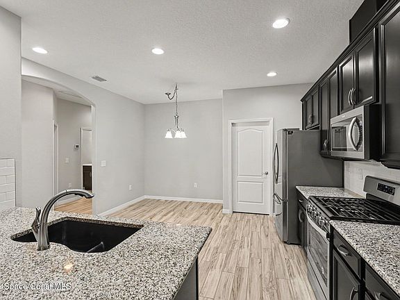 4th image of 7983 Loren Cove Dr