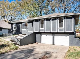 7404 E 127th Pl, Grandview, MO 64030