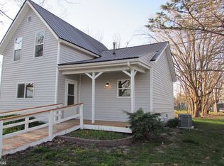 307 E Pine St, Winfield, IA 52659