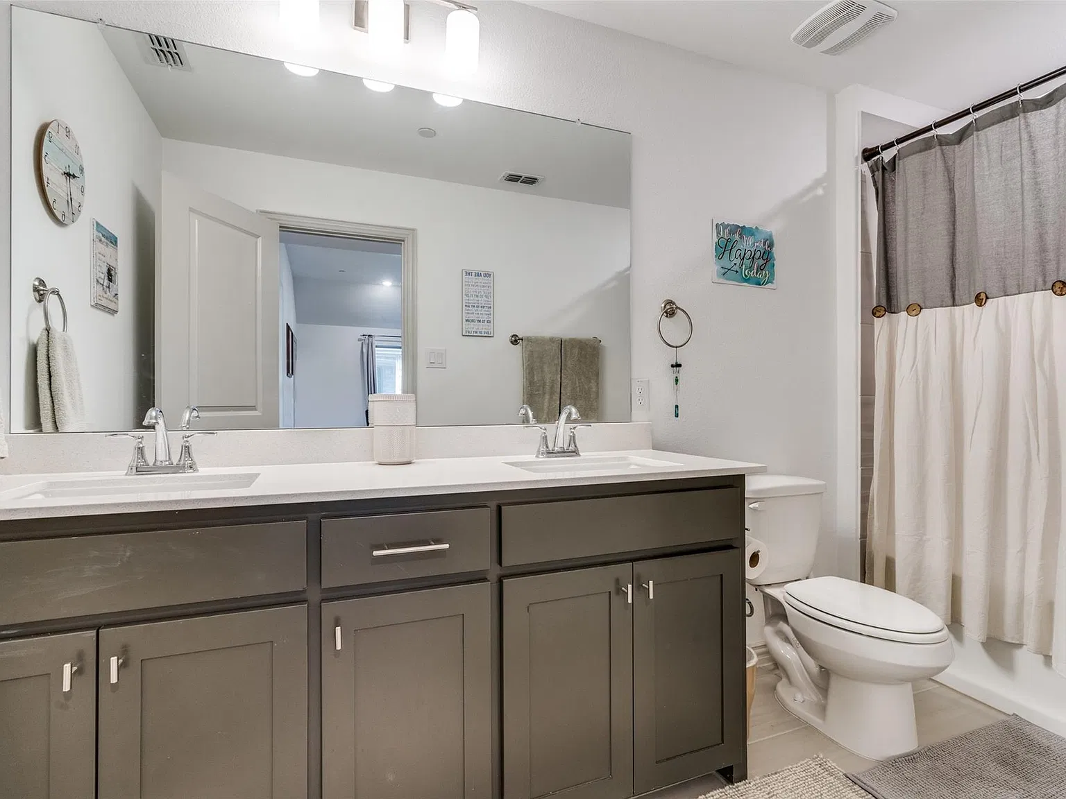 3 bed, 2.5 bath, 2257 sqft, $2,995 — Photo 1