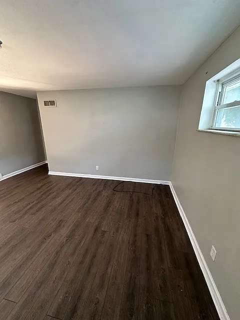 2 bed, 950 sqft, $1,000 — Photo 3