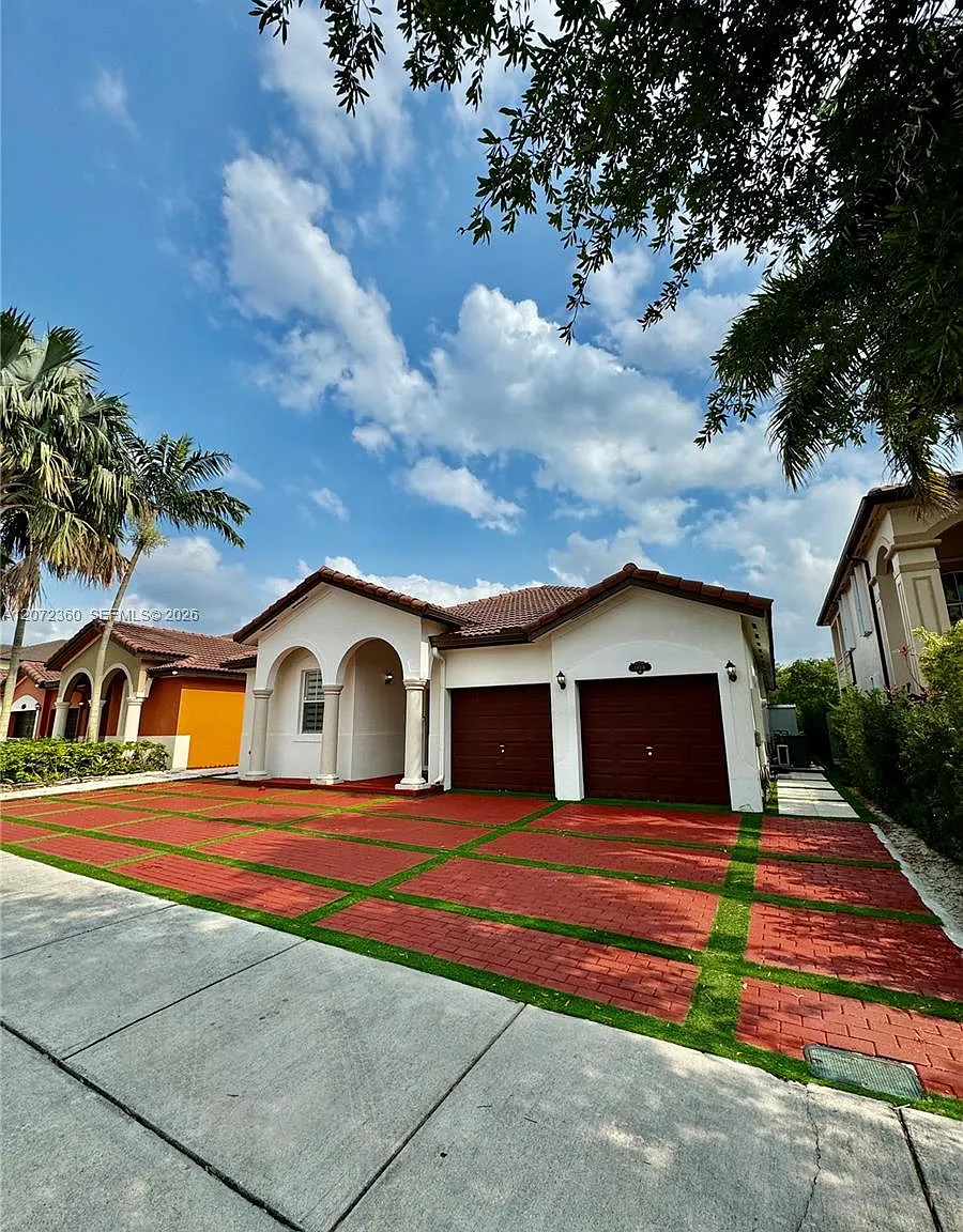 Grand Lakes Phase Iii — Photo 1