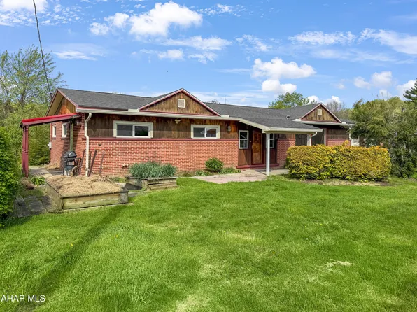 389 Ridgeview Ln, Johnstown, PA 15909