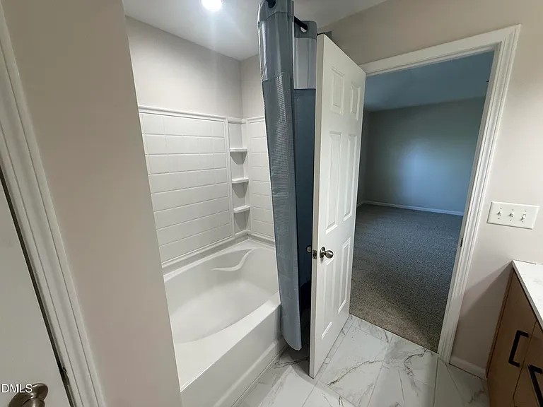 220 Milpass Dr — Photo 13
