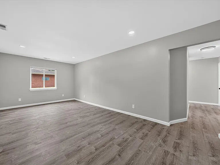 21150 Avon Ln — Photo 28
