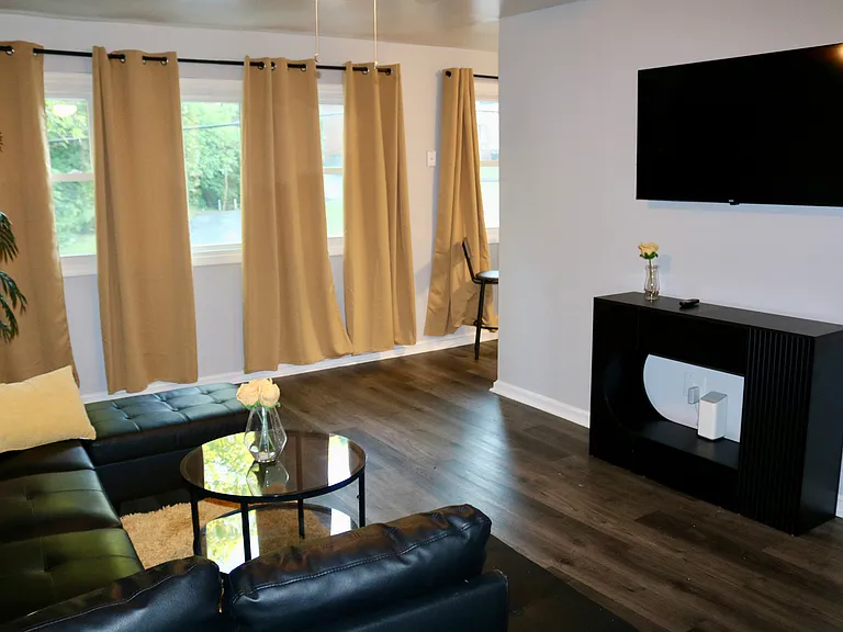 159 W Maryland Ave #2 — Photo 7