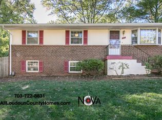 305 Dupont St, Sterling, VA 20164