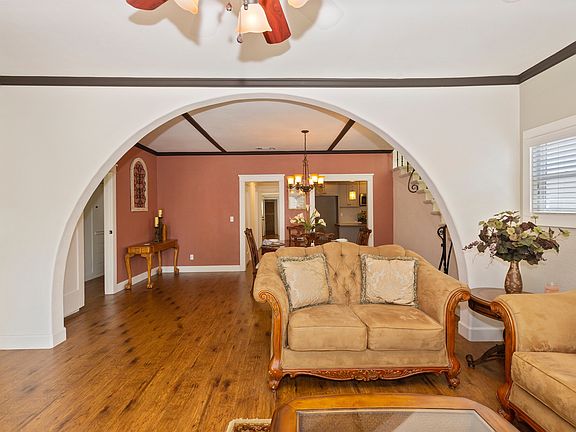 4th image of 1827 N Arrowhead Ave