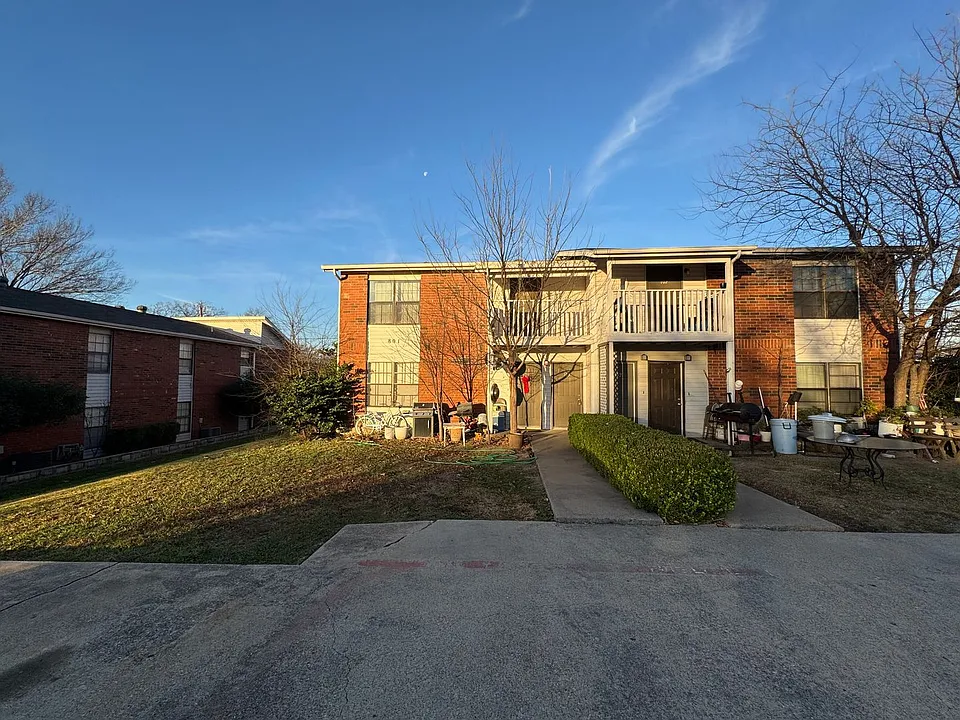 801 SE 4th St #103