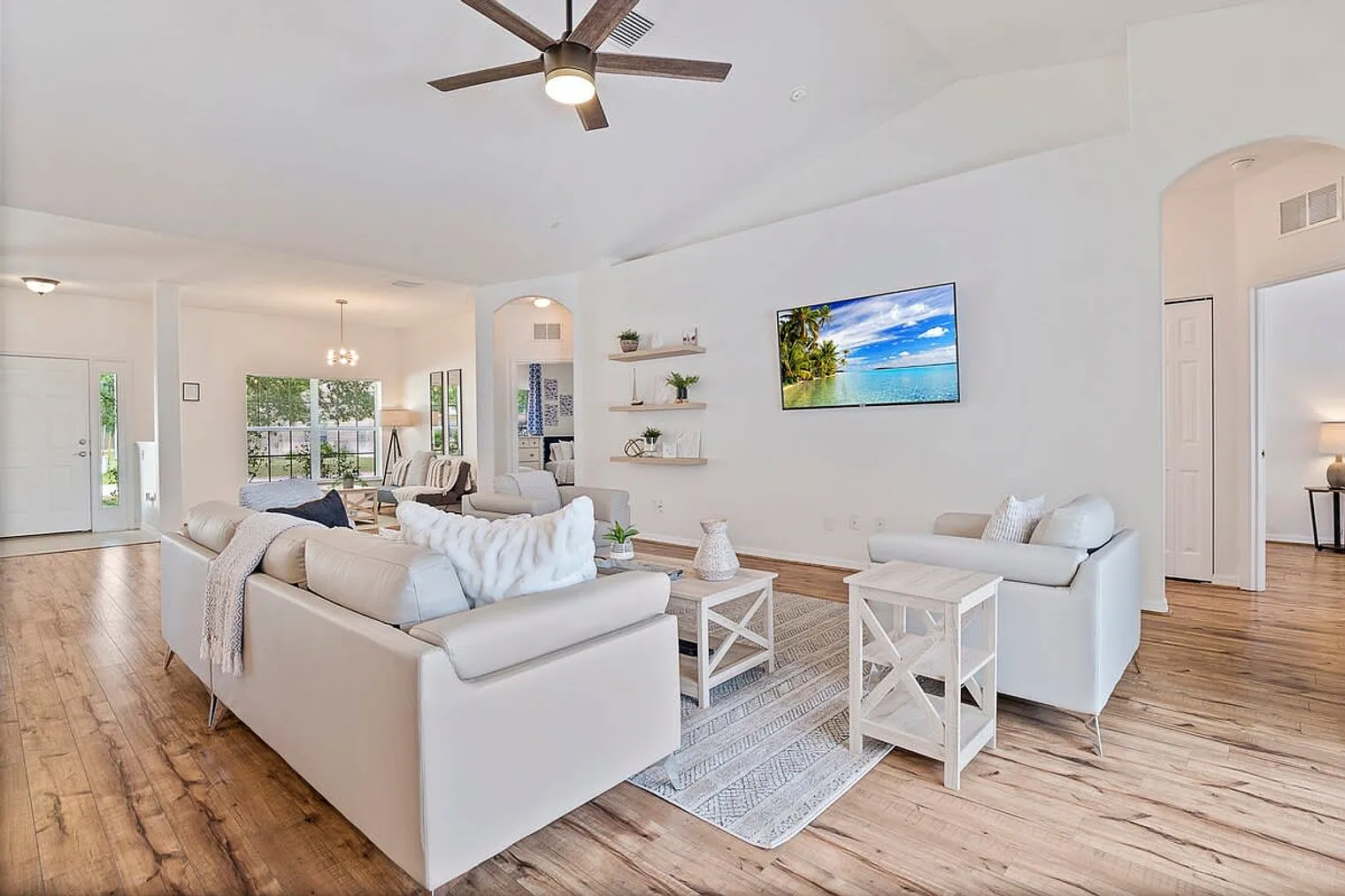 4 bed, 2.0 bath, 2497 sqft, $5,110 — Photo 4