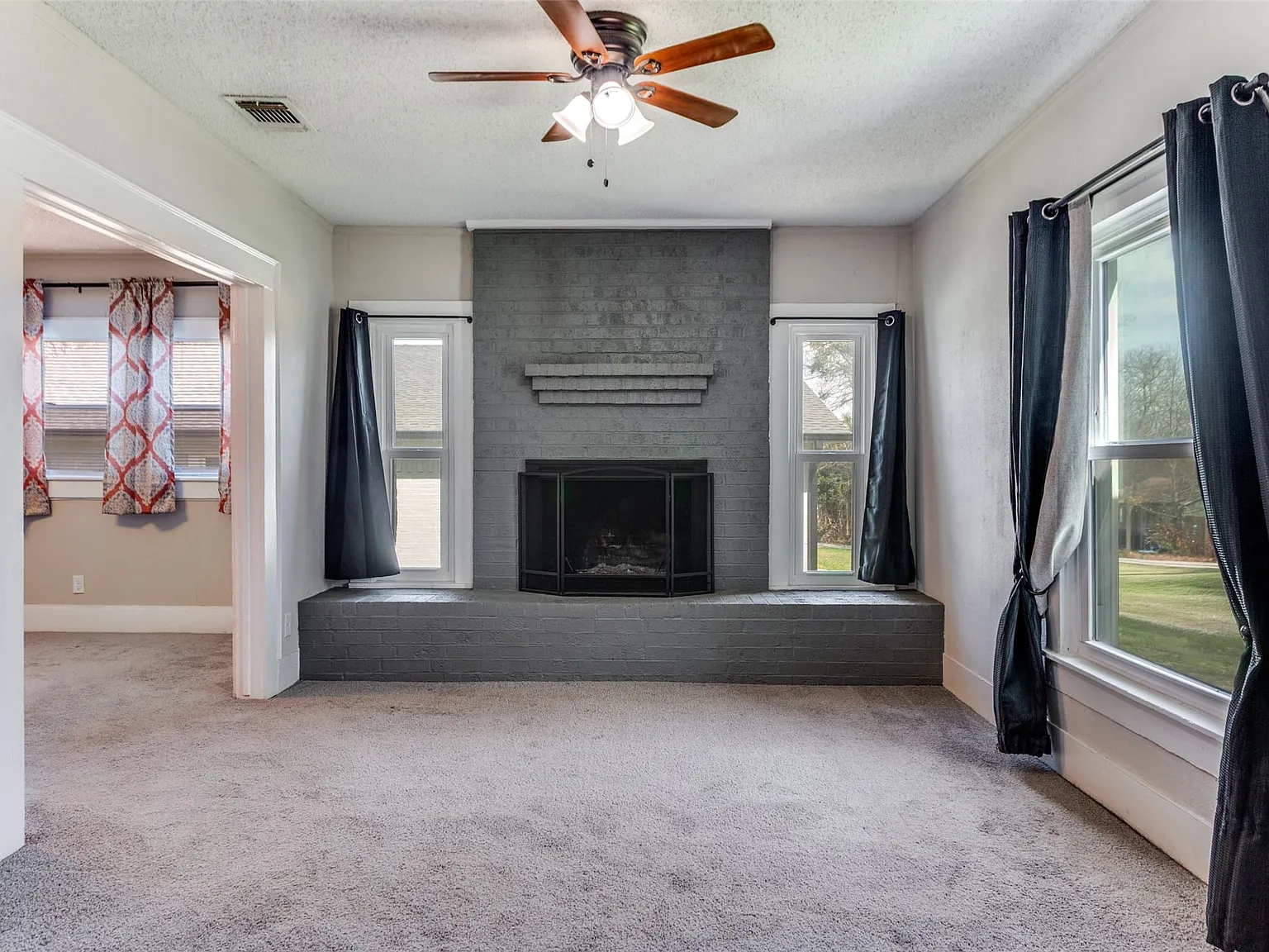 2 bed, 1.0 bath, 1091 sqft, $1,600 — Photo 4