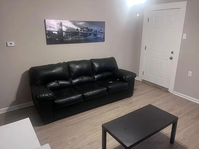440-442 Westwood Dr — Photo 2