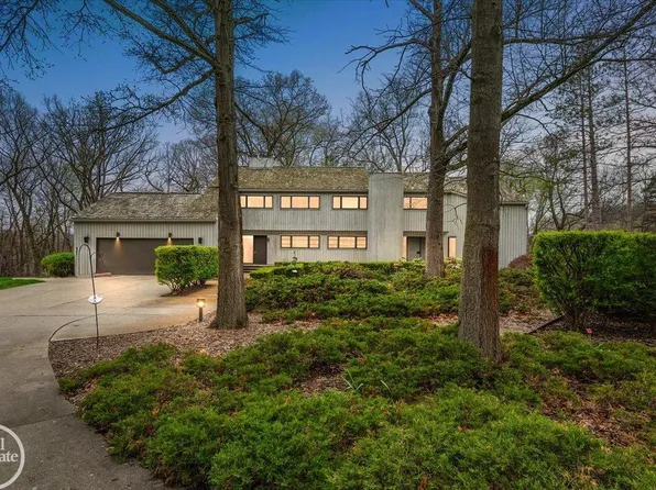 3750 Orion Rd, Oakland, MI 48363