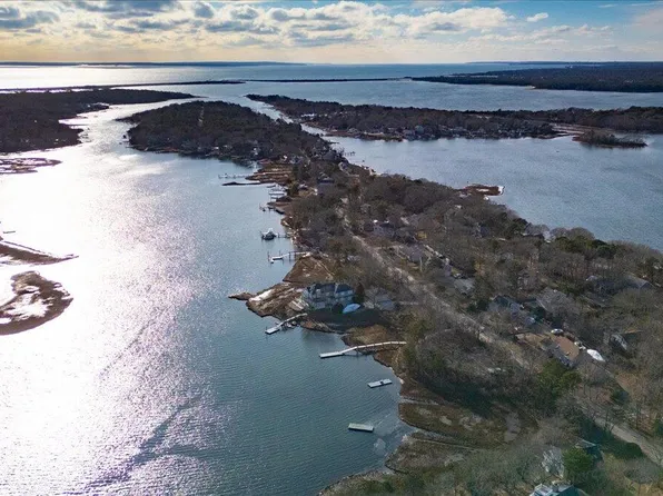 197 Monomoscoy Road, Mashpee, MA 02649