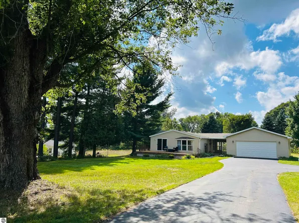 7290 2nd St, Thompsonville, MI 49683