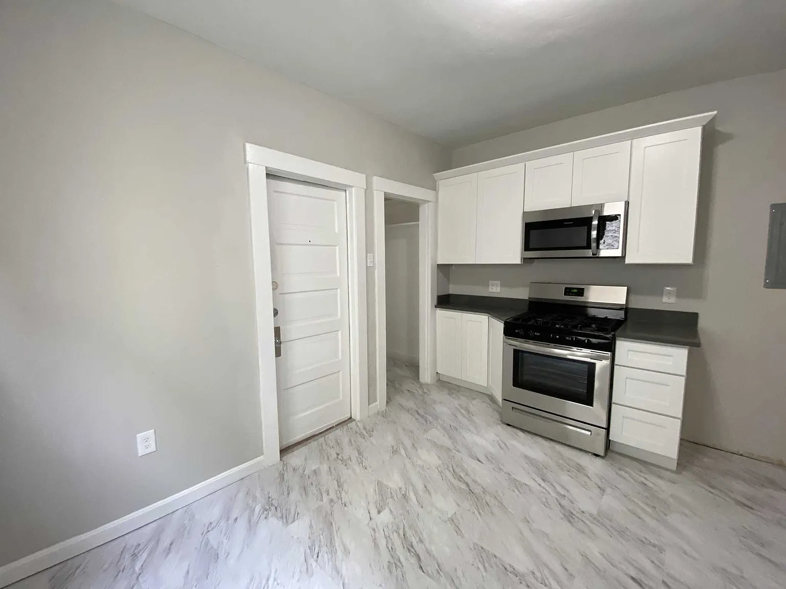 3 bed, $3,200 — Photo 2