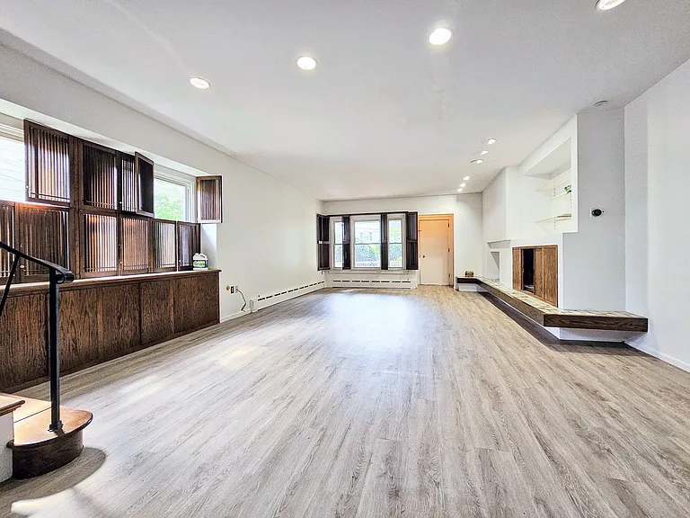 571 Charles Ave #2 — Photo 13