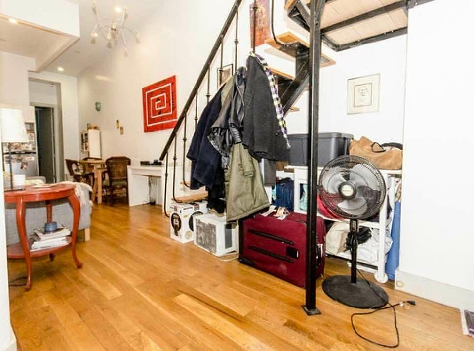 1st image of 233 Jefferson St #V3r