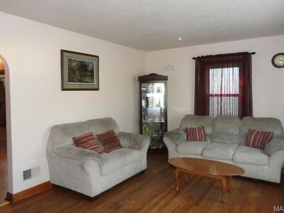 Hardwood flooring in Living Room