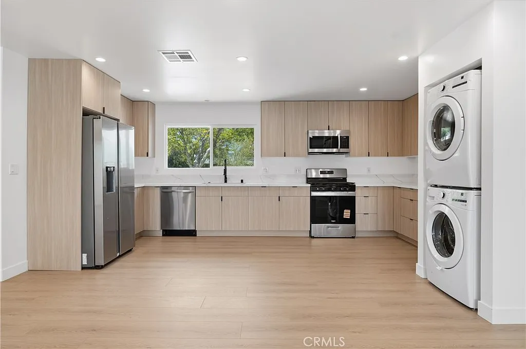 4 bed, 1581 sqft, $4,250 — Photo 1