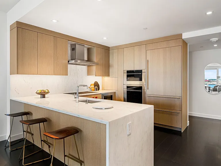 150 Seaport Blvd #C — Photo 9