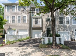 2540 Brenton Point Dr, Reston, VA 20191