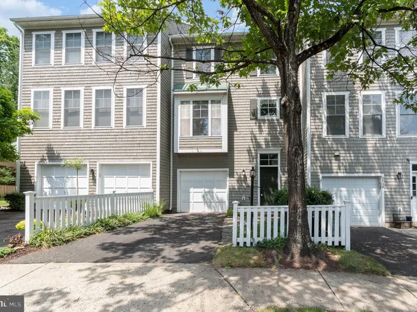 2540 Brenton Point Dr, Reston, VA 20191