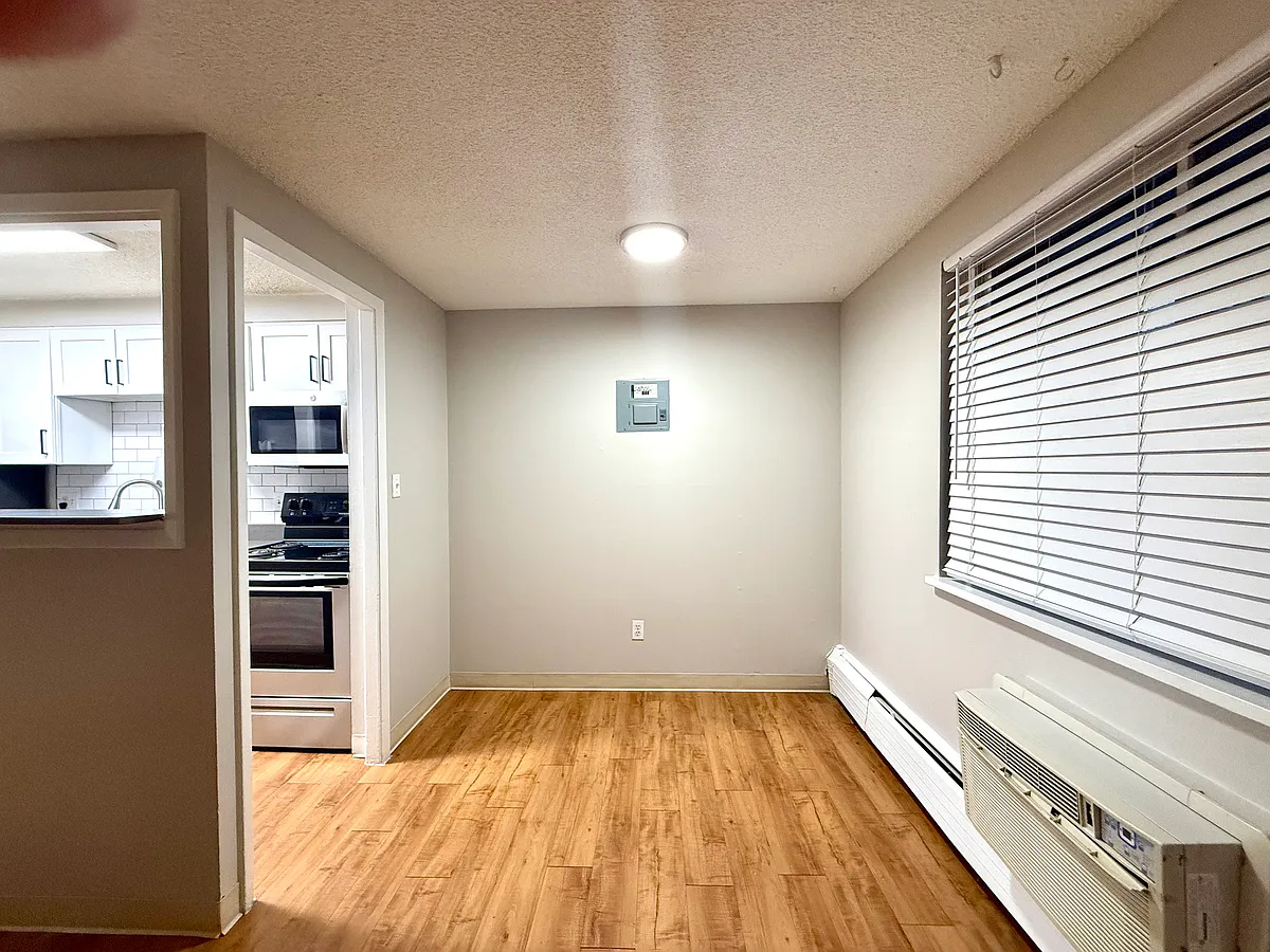 Building Photo - 1303 Columbine St #202