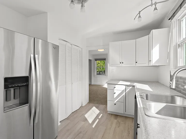1006 Carlton Ave — Photo 12