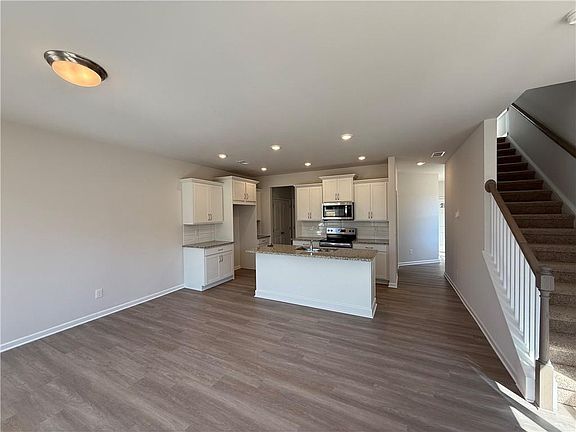 4th image of 5193 Longview Run